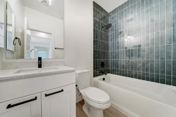 $2,325 | 5550 North 16th Street, Unit 152, Phoenix, AZ 85016