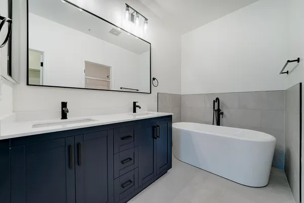 $2,325 | 5550 North 16th Street, Unit 152, Phoenix, AZ 85016