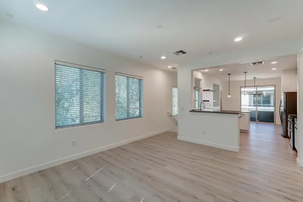 $2,325 | 5550 North 16th Street, Unit 152, Phoenix, AZ 85016