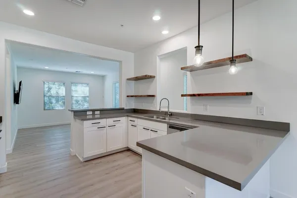 $2,325 | 5550 North 16th Street, Unit 152, Phoenix, AZ 85016