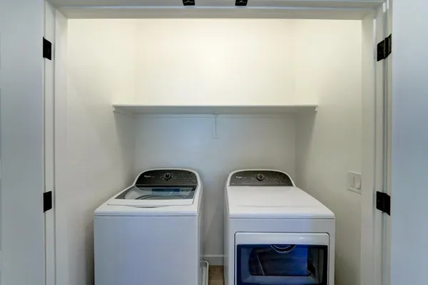 $2,325 | 5550 North 16th Street, Unit 152, Phoenix, AZ 85016