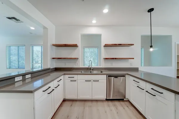 $2,325 | 5550 North 16th Street, Unit 152, Phoenix, AZ 85016