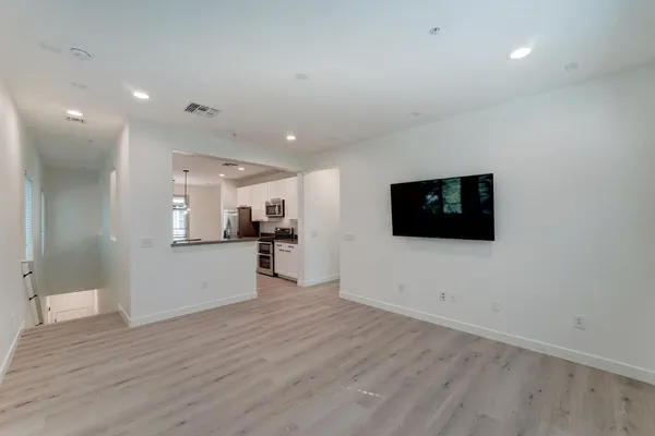 $2,325 | 5550 North 16th Street, Unit 152, Phoenix, AZ 85016