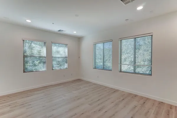 $2,325 | 5550 North 16th Street, Unit 152, Phoenix, AZ 85016