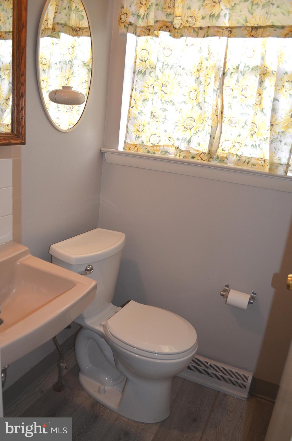2500 Exton Road Hatboro, PA 19040 - Photo 18 of 42 Powder room