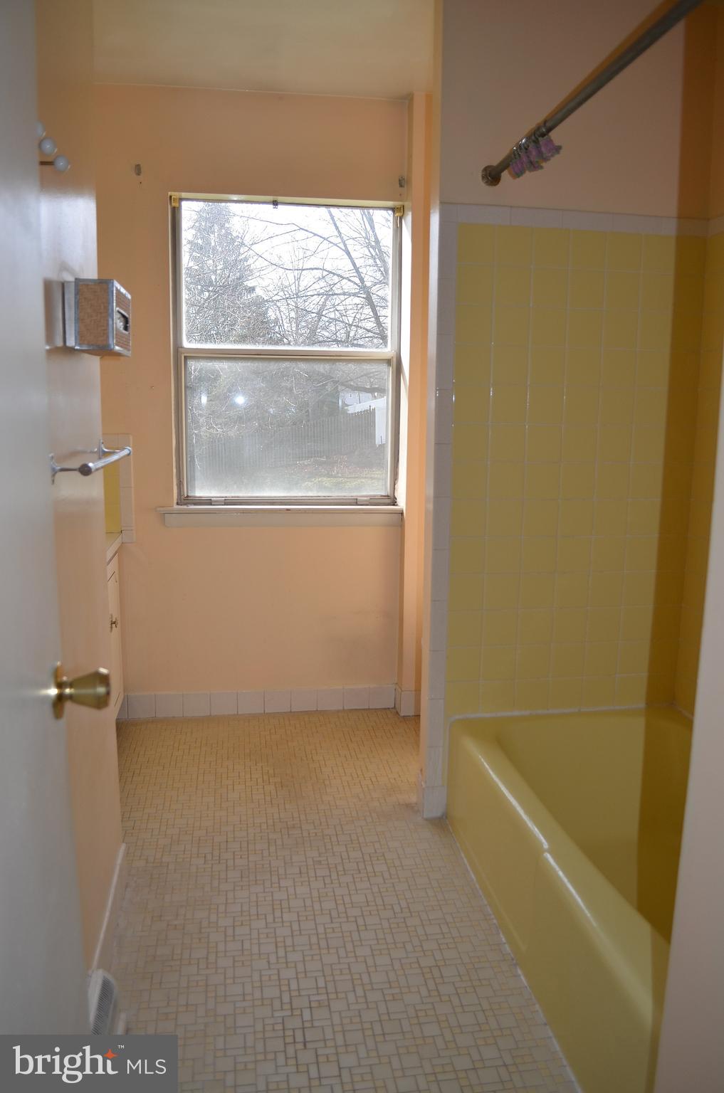 2500 Exton Road Hatboro, PA 19040 - Photo 26 of 42 Full hall bathroom