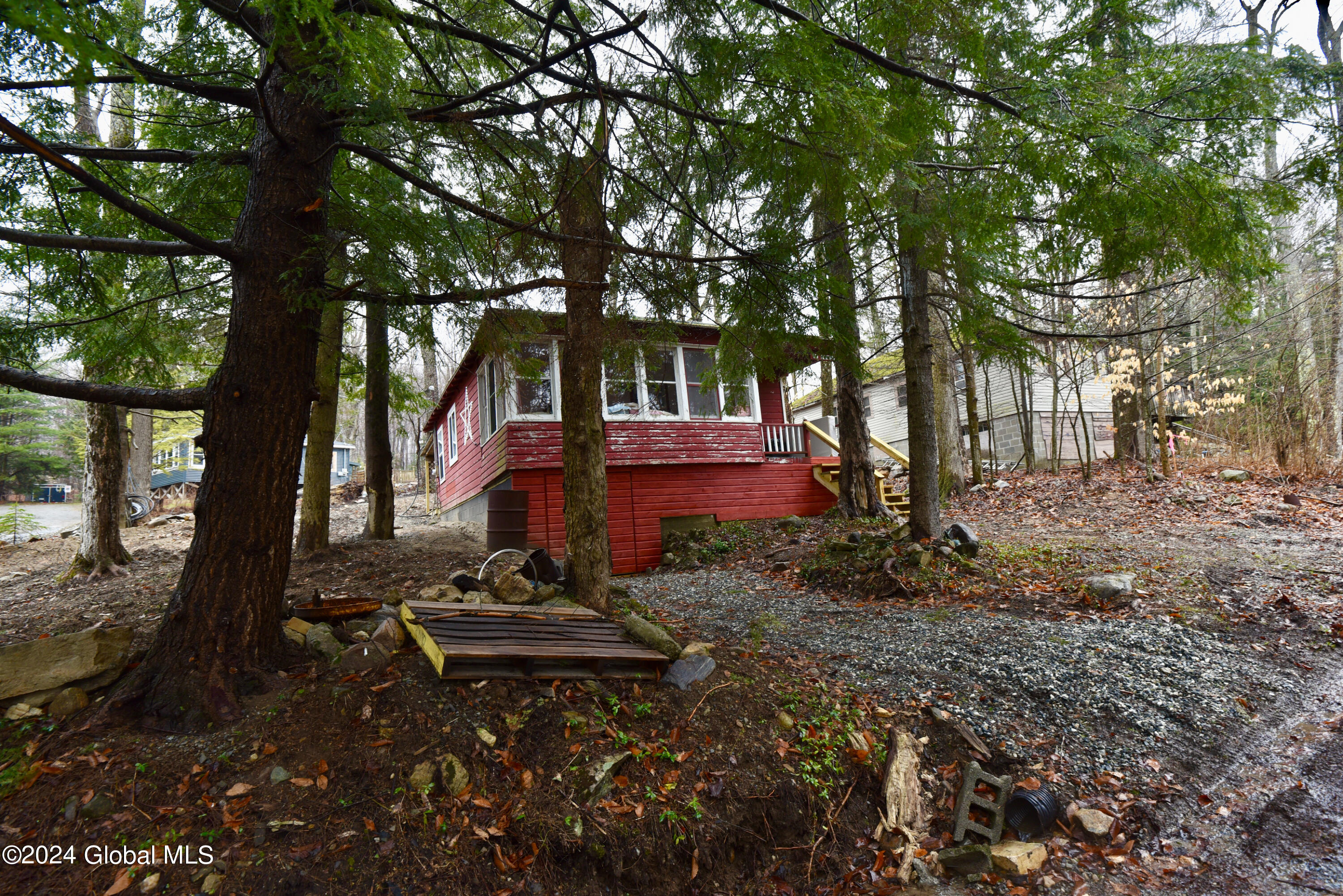 4 Clark Ave  