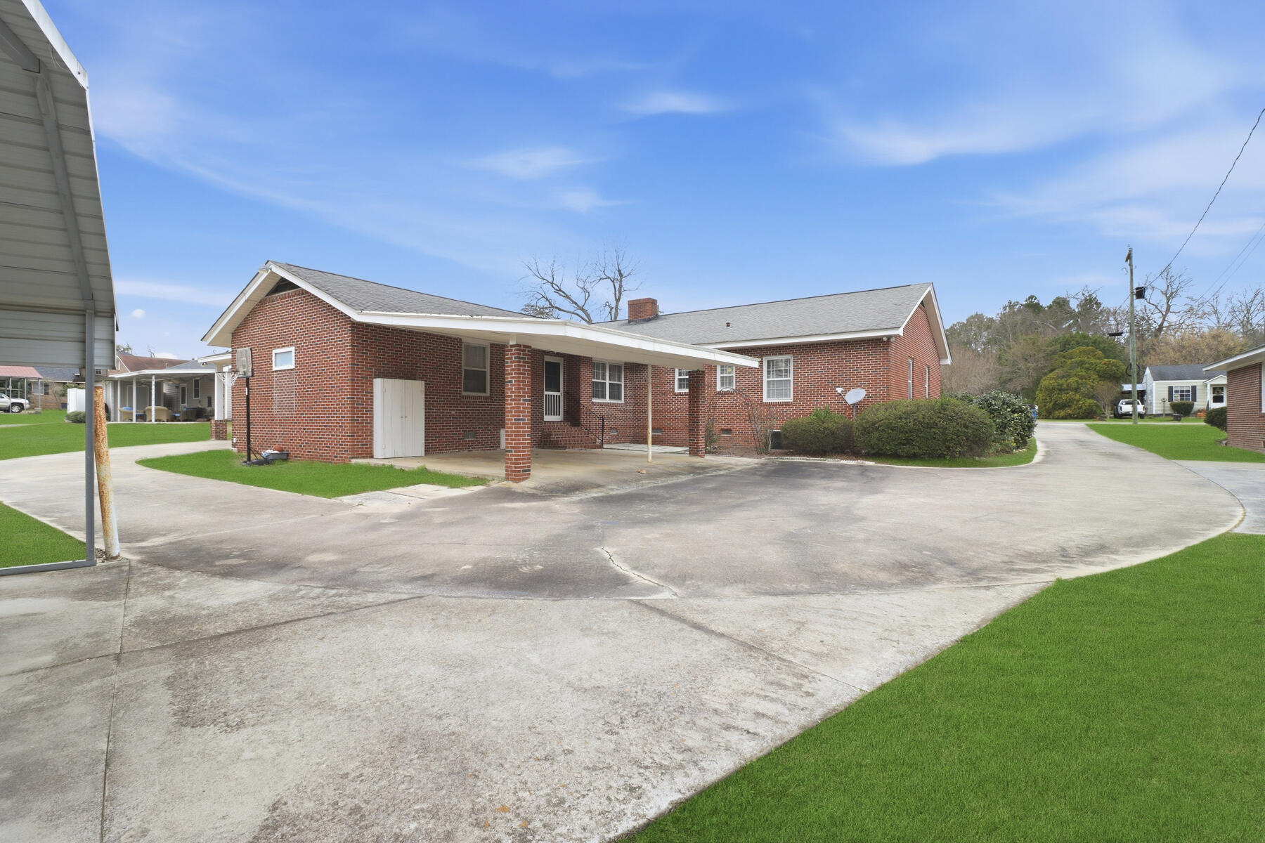 319 East Hampton Street Elloree, SC 29047 - Photo 32 of 34