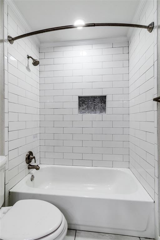 11236 Quail Run Street Dallas, TX 75238 - Photo 21 of 25 a bathroom with a shower a toilet and a bathtub