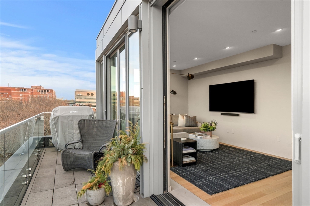 7 East Springfield Street, Unit 6 Boston, MA 02118 - Photo 12 of 42 a living room with furniture and a flat screen tv