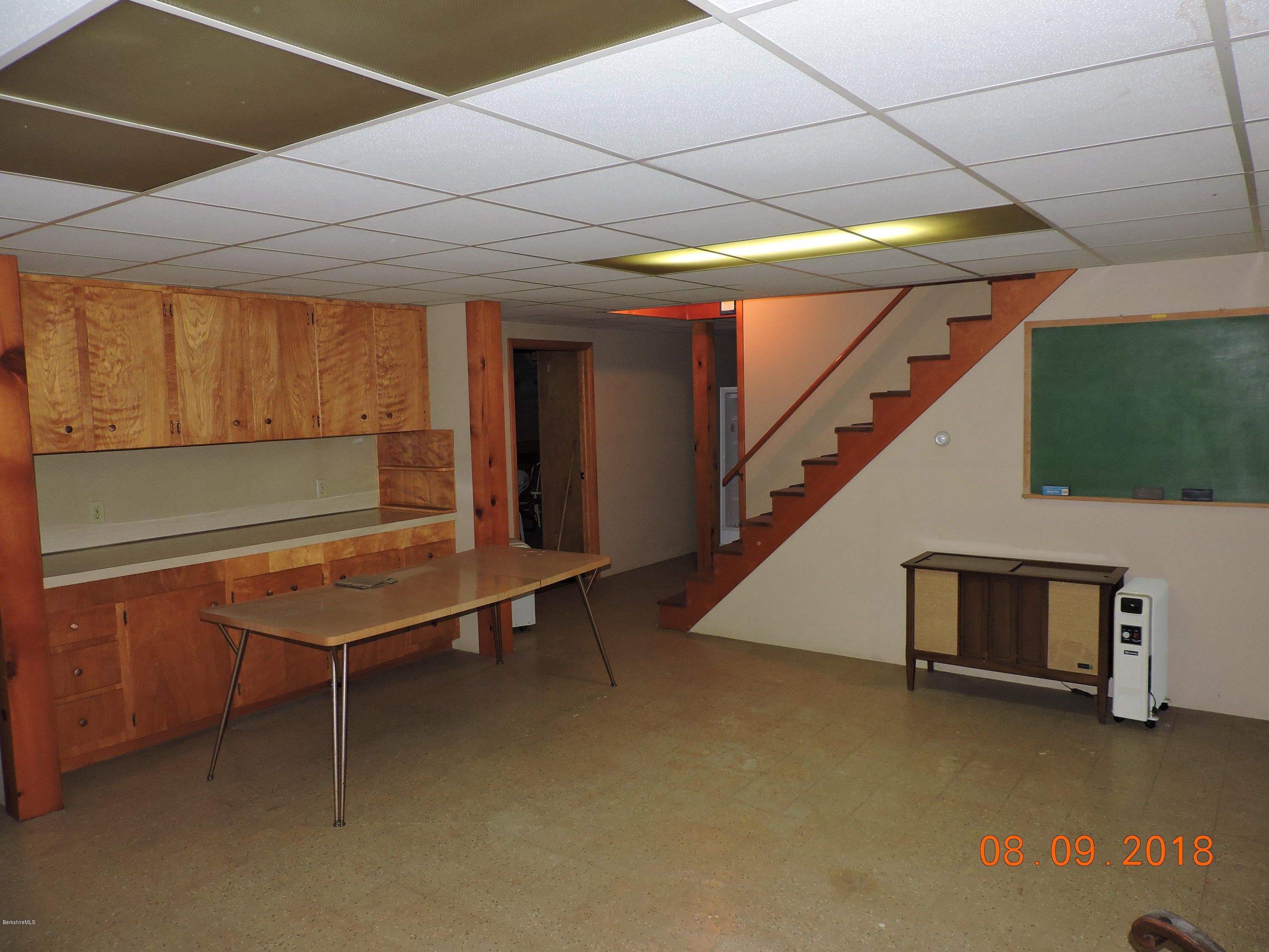 14 Calumet Street Pittsfield, MA 01201 - Photo 23 of 26 a room with wooden floor and furniture