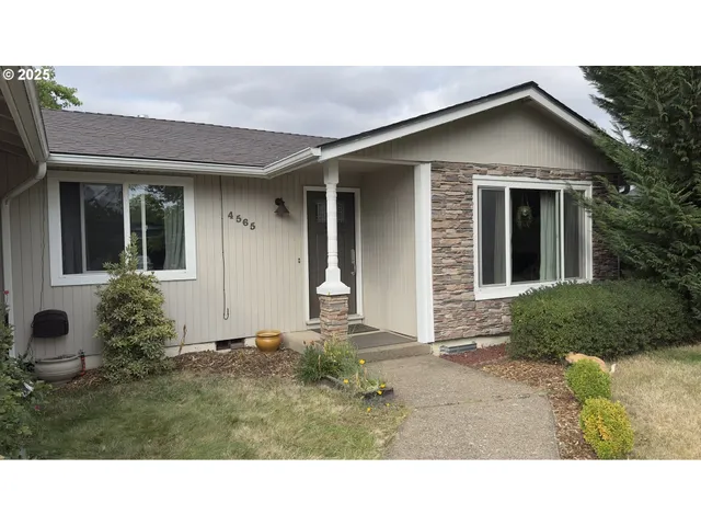 a black and white photo of a house
