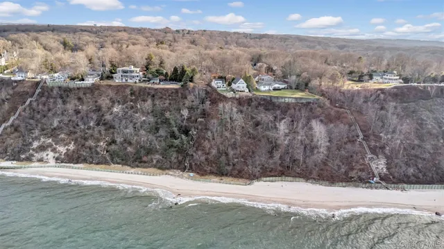 $799,000 | 96 Herod Point Road, Wading River, NY 11792