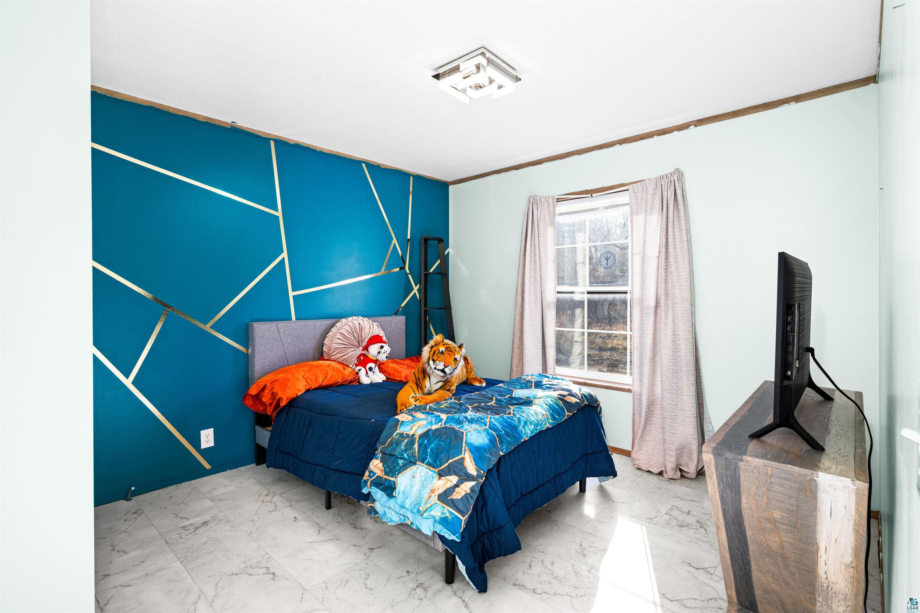 5562 Lavaque Road Duluth, MN 55803 - Photo 22 of 28 Bedroom with ornamental molding