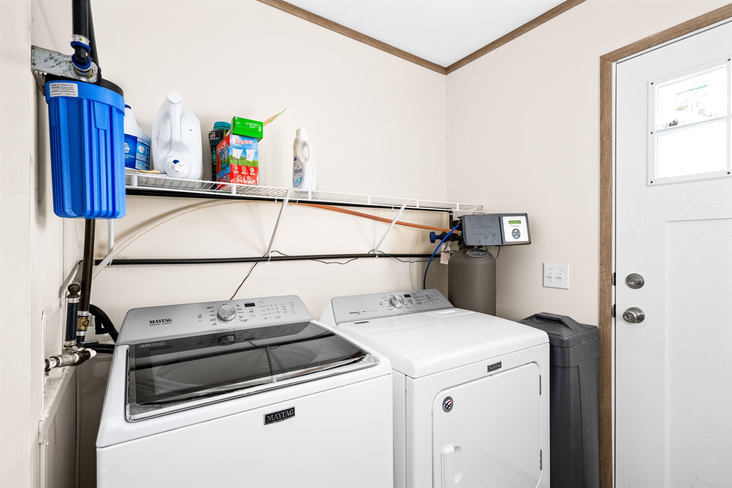 5562 Lavaque Road Duluth, MN 55803 - Photo 28 of 28 Laundry room with crown molding and separate washer and dryer