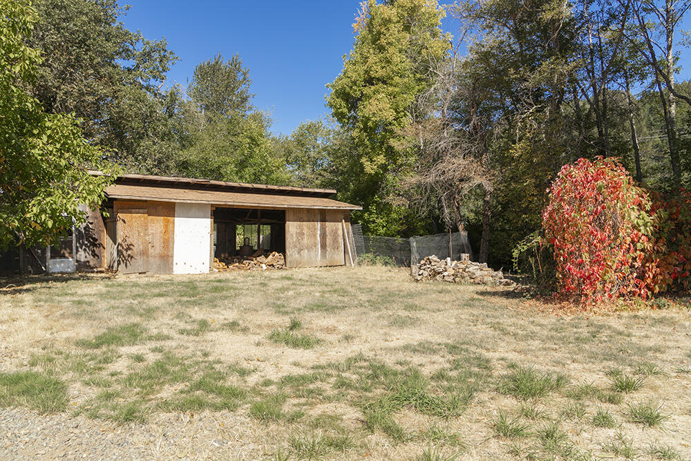 1018 Thompson Creek Road Selma, OR 97538 - Photo 23 of 37 27