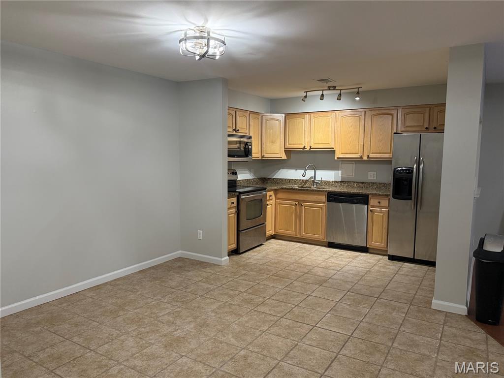 950 East Rue De La Banque, Unit L6 Creve Coeur, MO 63141 - Photo 3 of 25