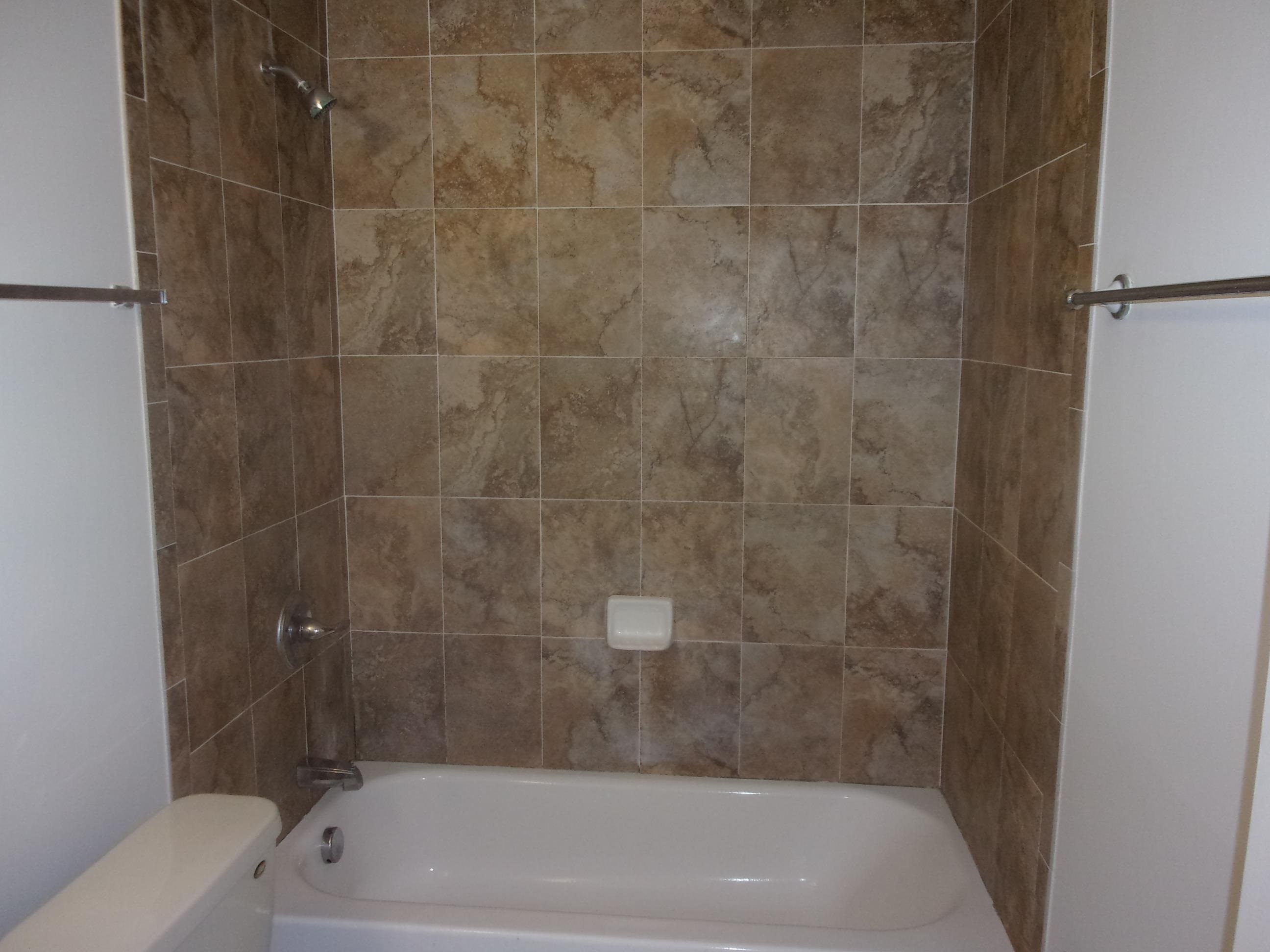 700 West Pope Road St. Augustine, FL 32080 - Photo 23 of 32 a bathroom with a bathtub