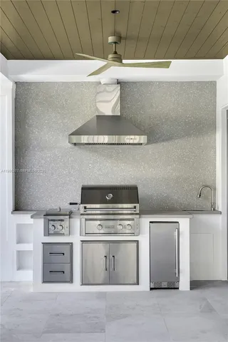 a view of a house with a small yard