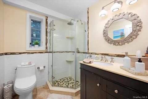 $1,795,000 | 194 Hickory Grove Drive East, Larchmont, NY 10538