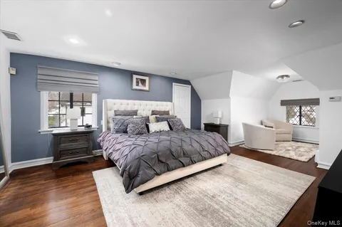 $1,795,000 | 194 Hickory Grove Drive East, Larchmont, NY 10538