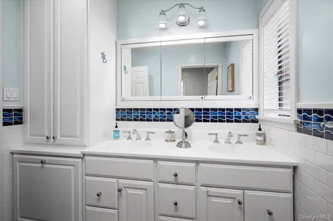 $1,795,000 | 194 Hickory Grove Drive East, Larchmont, NY 10538