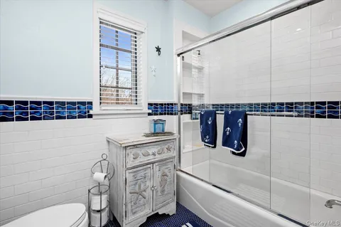 $1,795,000 | 194 Hickory Grove Drive East, Larchmont, NY 10538