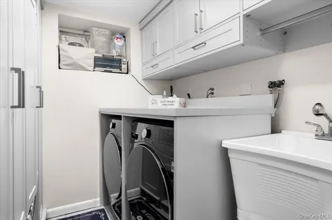 $1,795,000 | 194 Hickory Grove Drive East, Larchmont, NY 10538