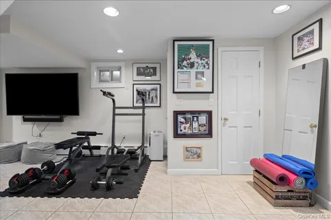 $1,895,000 | 194 Hickory Grove Drive East, Larchmont, NY 10538