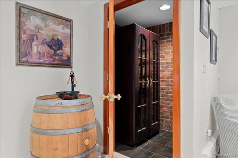 $1,795,000 | 194 Hickory Grove Drive East, Larchmont, NY 10538