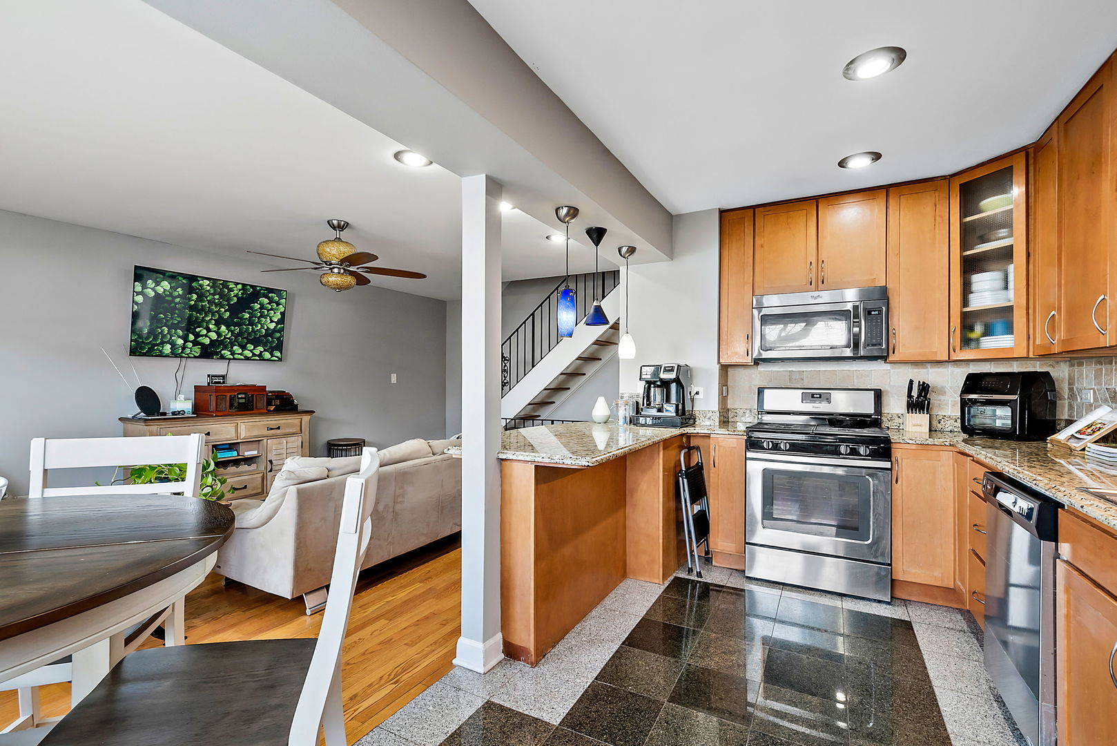 304 Inverrary Lane, Unit 304 Deerfield, IL 60015 - Photo 4 of 15