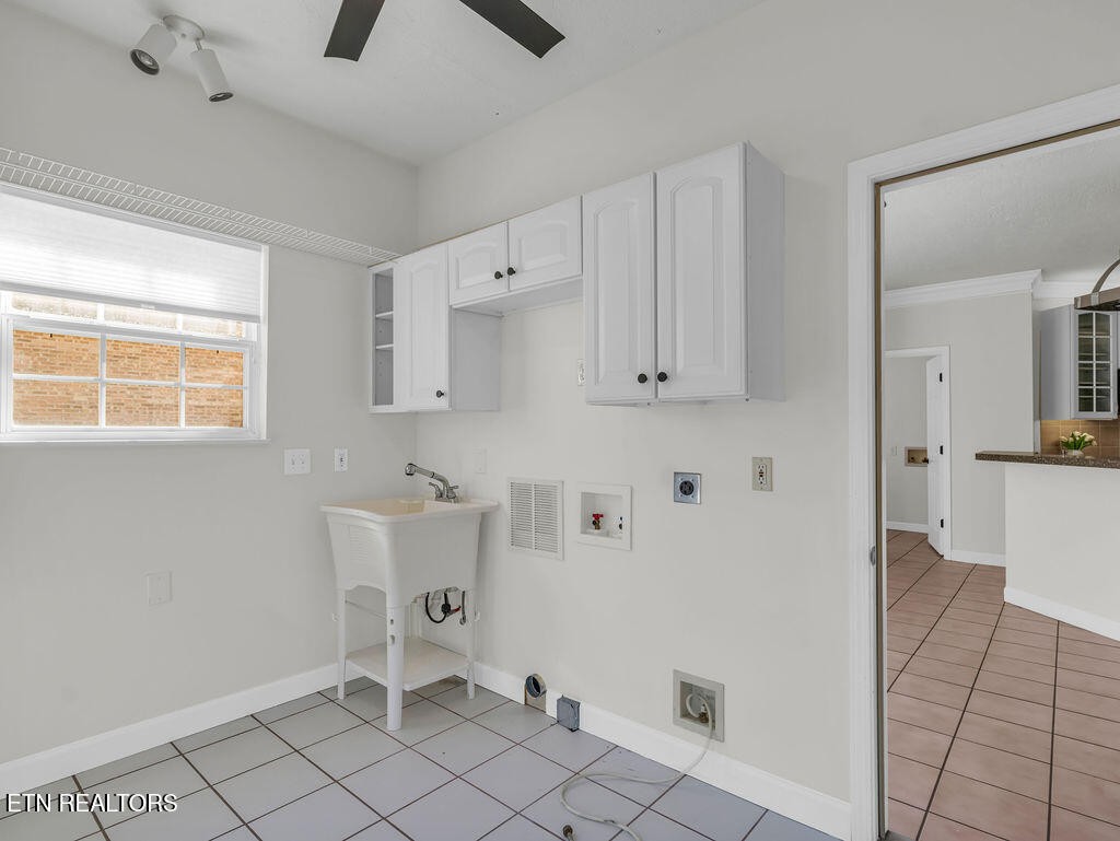 7425 Lawford Road Knoxville, TN 37919 - Photo 21 of 57 a bathroom with a sink and a mirror