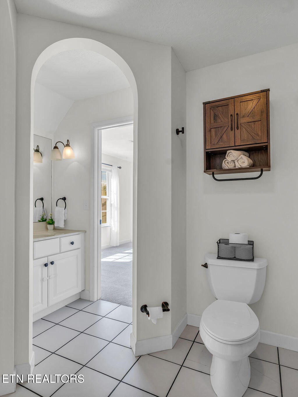 7425 Lawford Road Knoxville, TN 37919 - Photo 37 of 57 a bathroom with a toilet sink and mirror