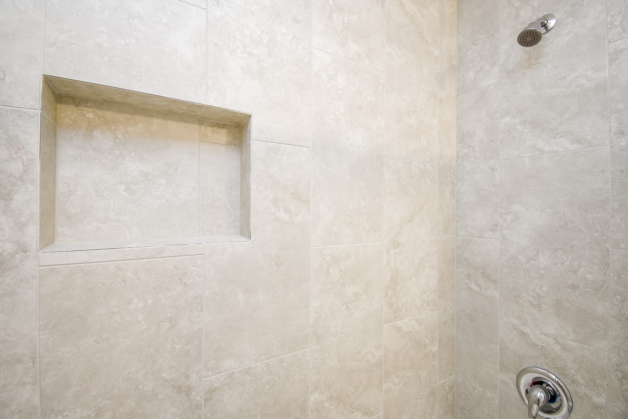 6522 De Priest Street, Unit B Houston, TX 77091 - Photo 20 of 22 Bathroom shower with shampoo niche