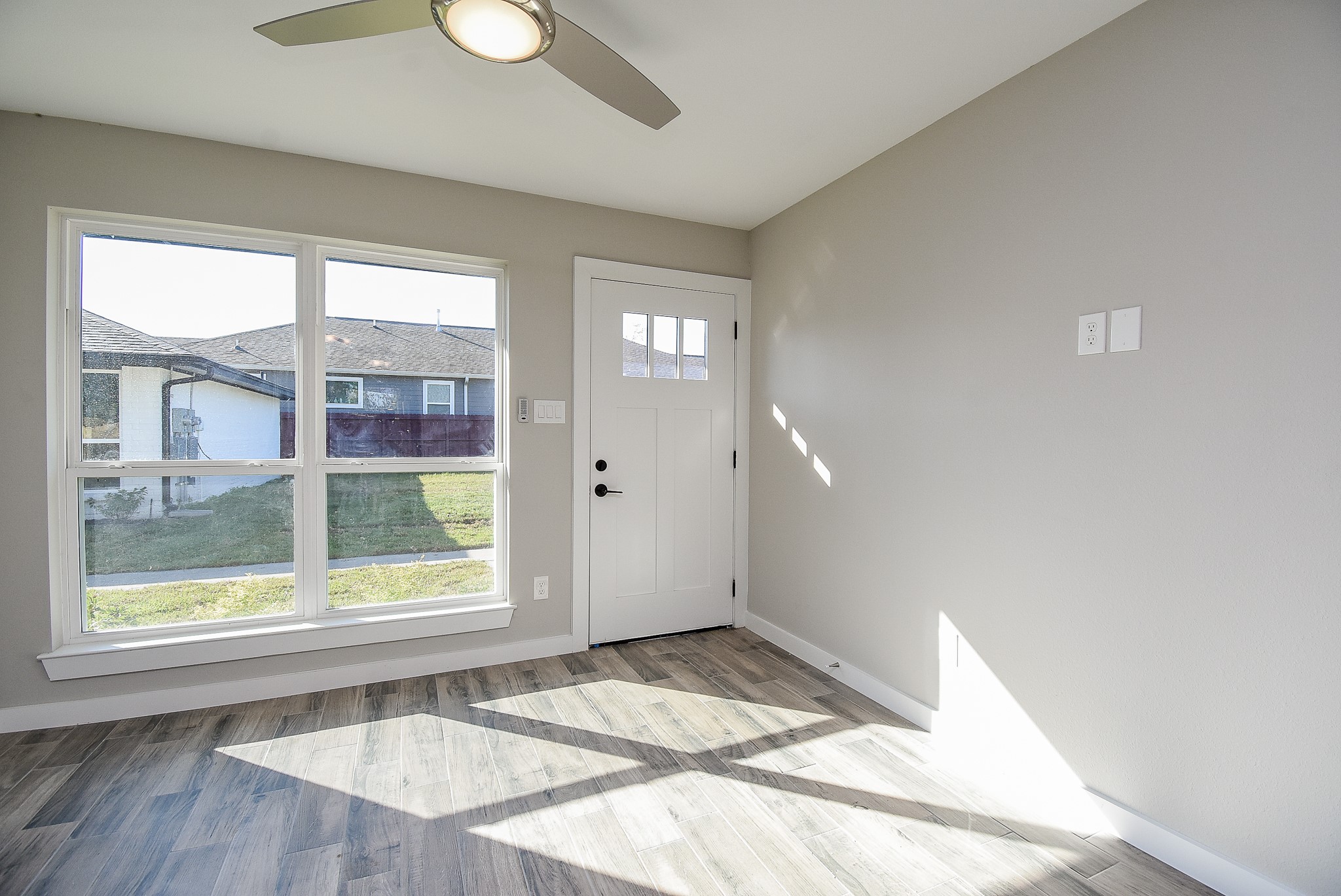 6522 De Priest Street, Unit B Houston, TX 77091 - Photo 2 of 22 Looking at front door