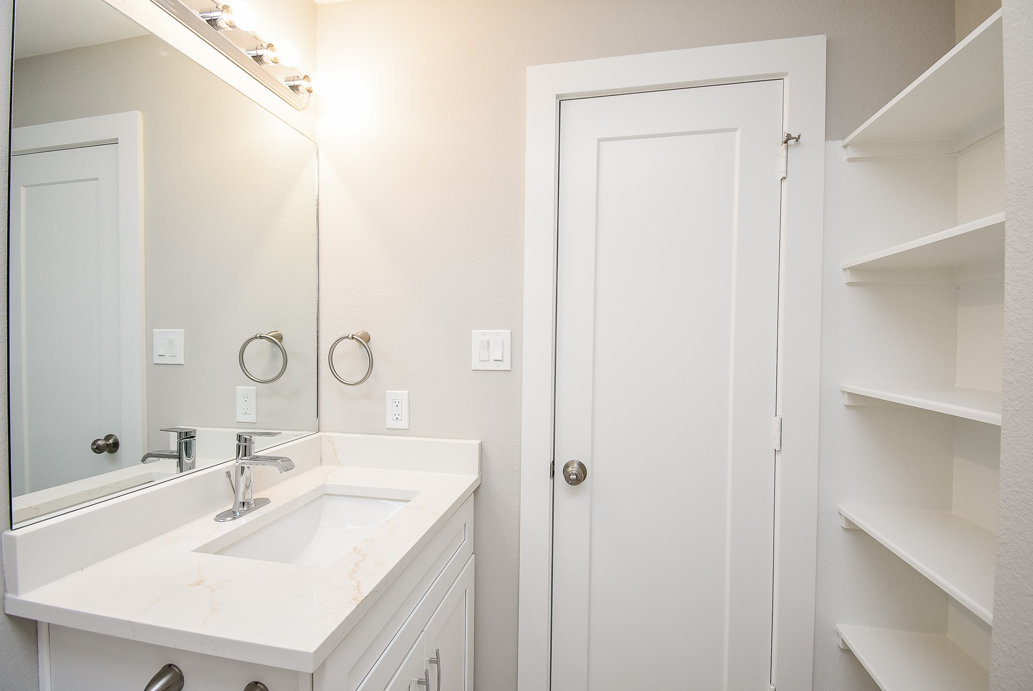 6522 De Priest Street, Unit B Houston, TX 77091 - Photo 21 of 22 Bathroom linen storage