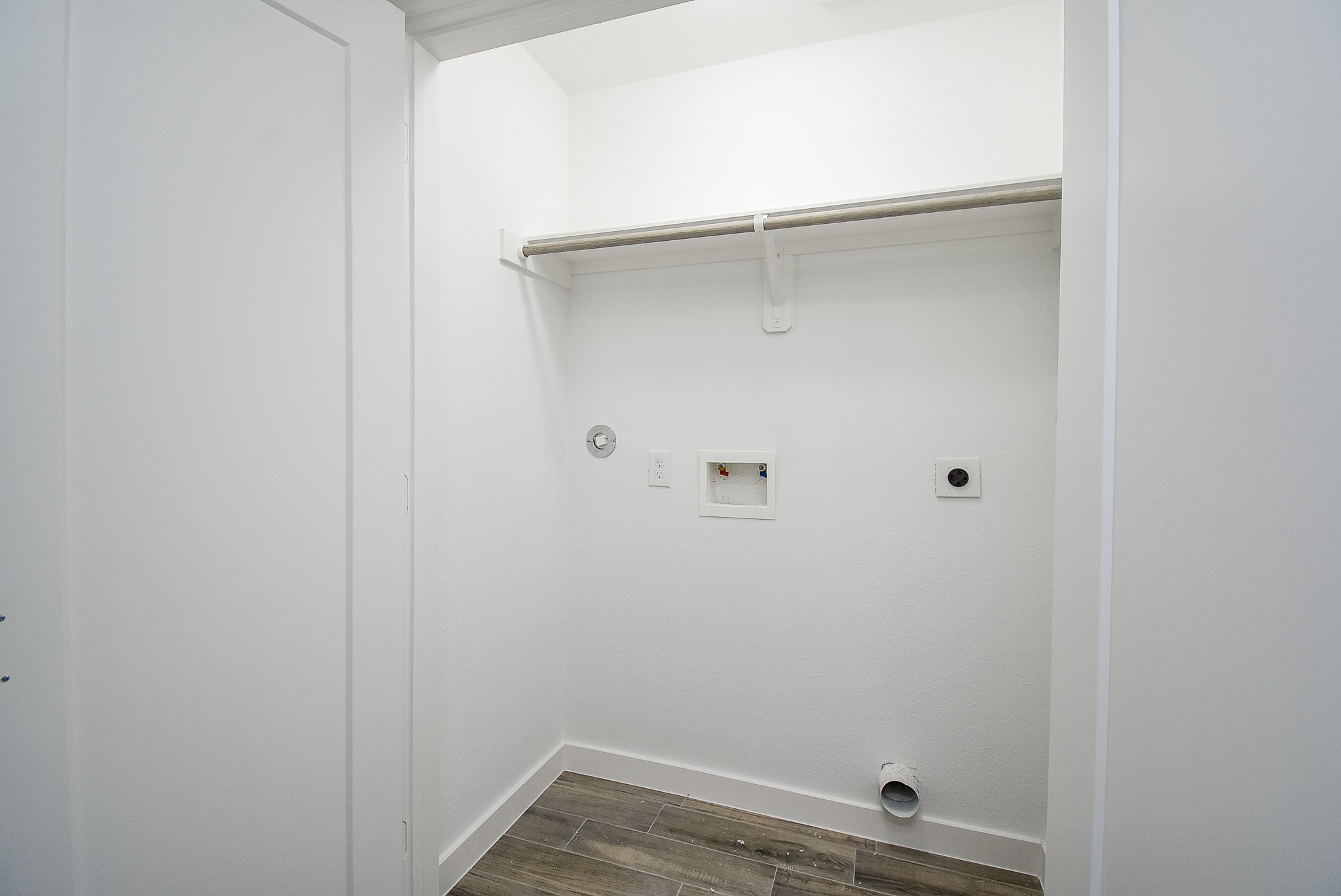 6522 De Priest Street, Unit B Houston, TX 77091 - Photo 22 of 22 Laundry Room (includes washer and dryer)