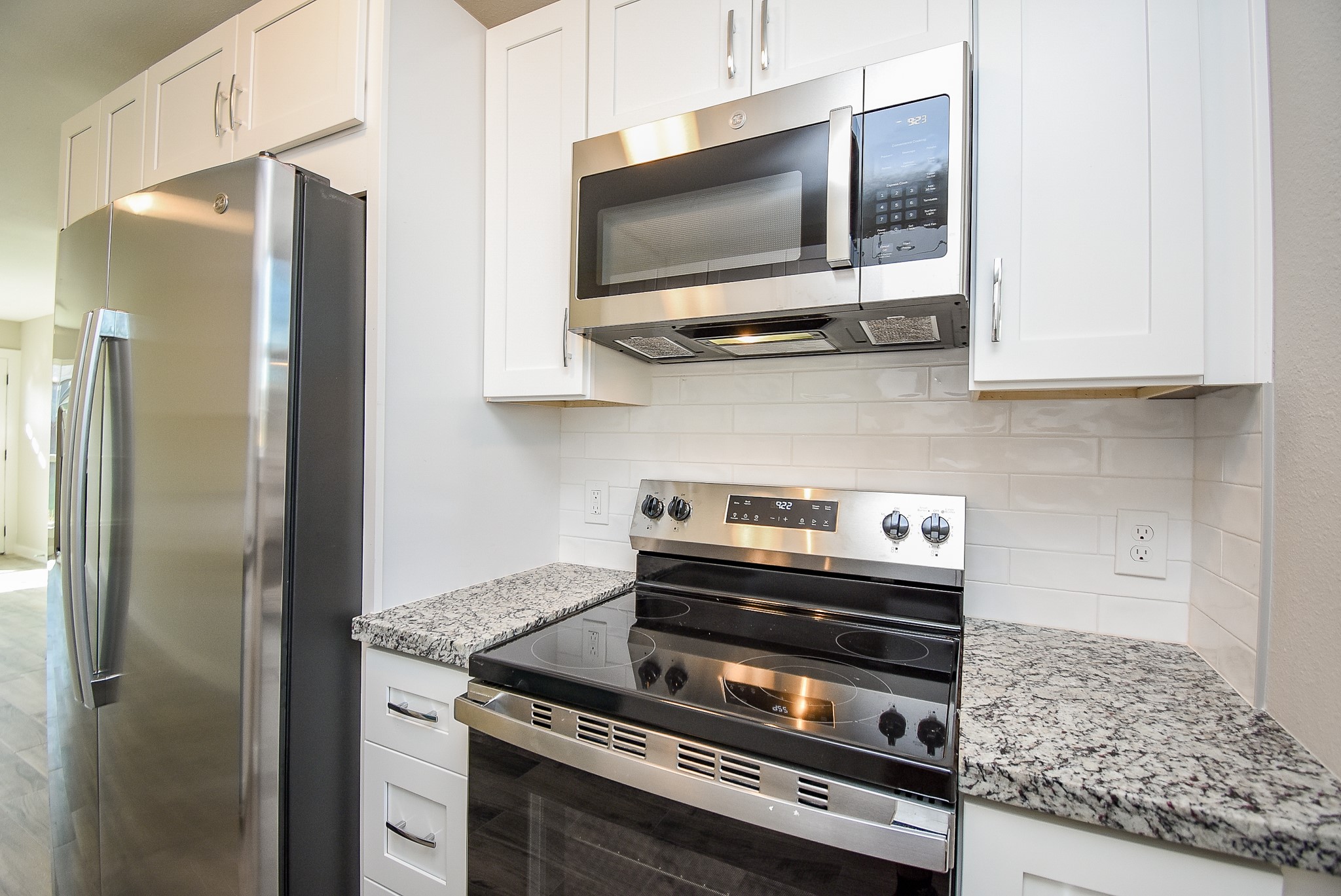6522 De Priest Street, Unit B Houston, TX 77091 - Photo 9 of 22 View of microwave, electric stove and refrigerator
