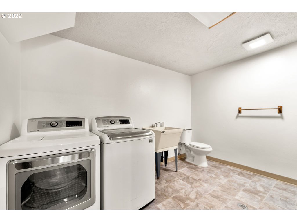 19111 Southeast Langensand Road Sandy, OR 97055 - Photo 22 of 31 a utility room with dryer and washer