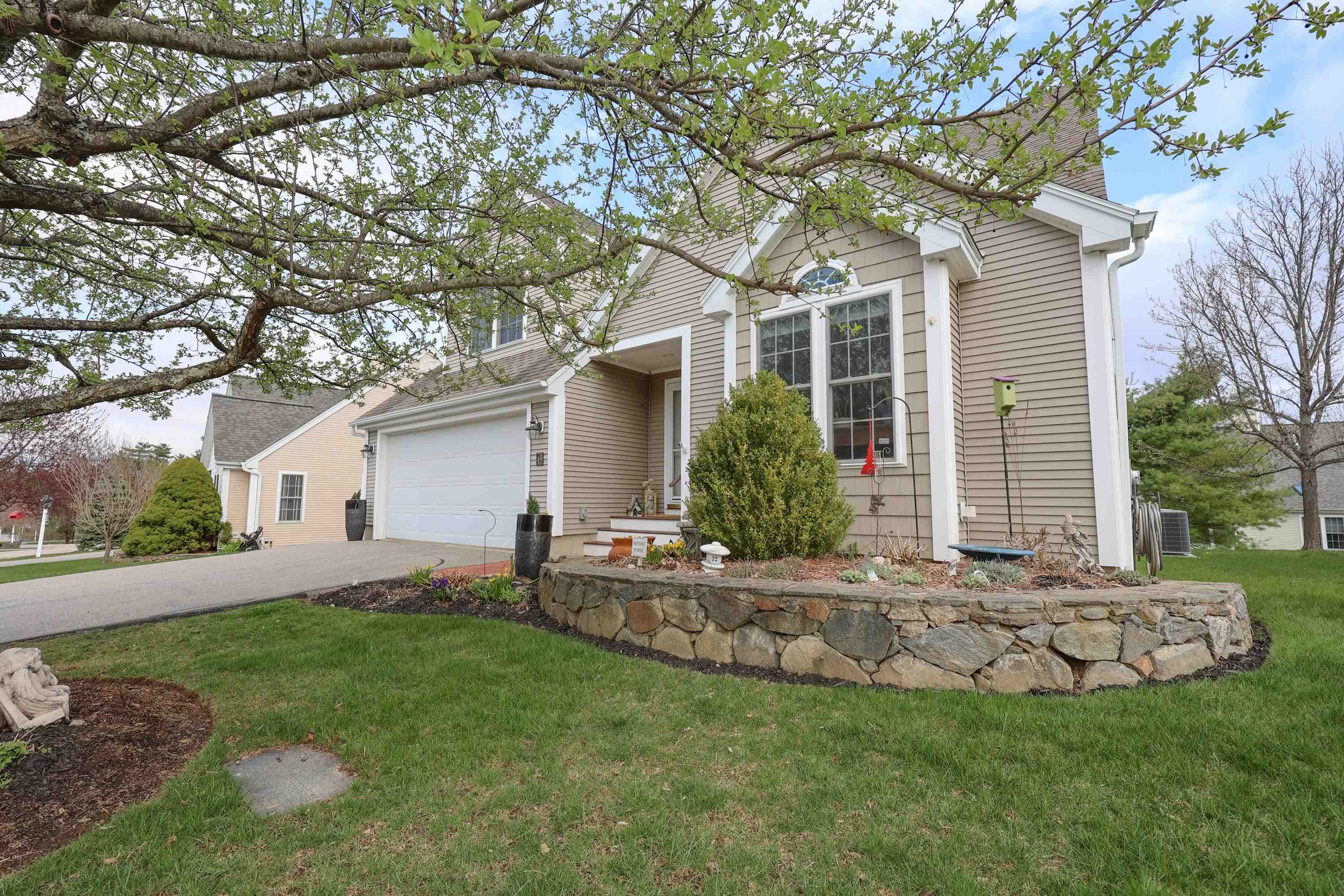 49 Hampton Meadows Hampton, NH 03842 - Photo 2 of 31