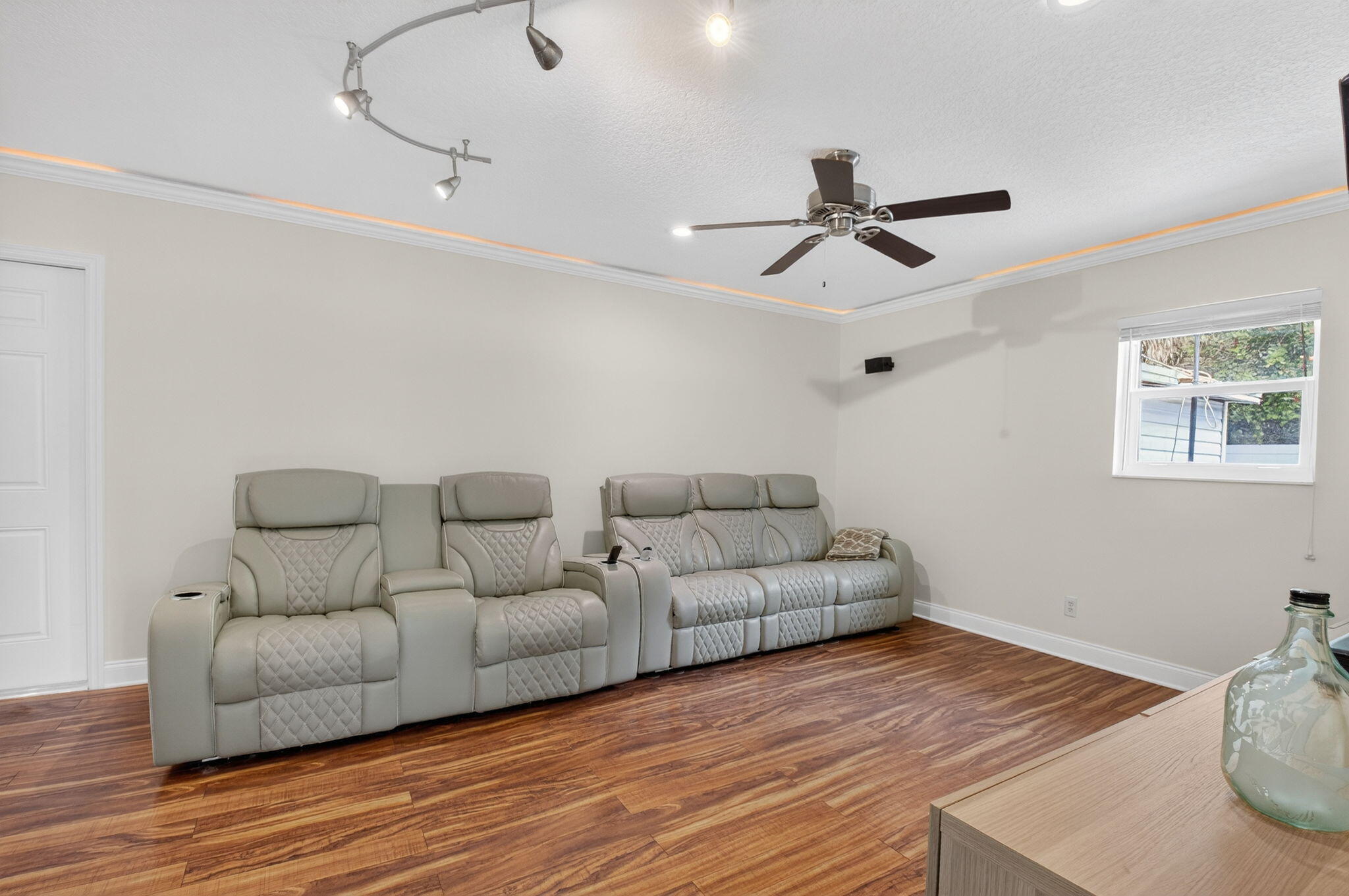 400 East Conference Drive Boca Raton, FL 33486 - Photo 21 of 41 a living room with furniture and a ceiling fan