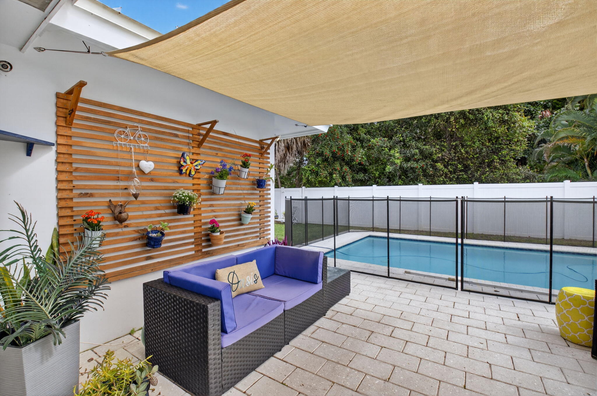 400 East Conference Drive Boca Raton, FL 33486 - Photo 32 of 41 a view of a terrace with couches