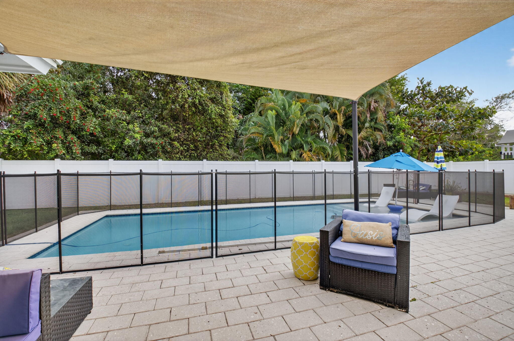 400 East Conference Drive Boca Raton, FL 33486 - Photo 33 of 41 a outdoor view with a sitting space