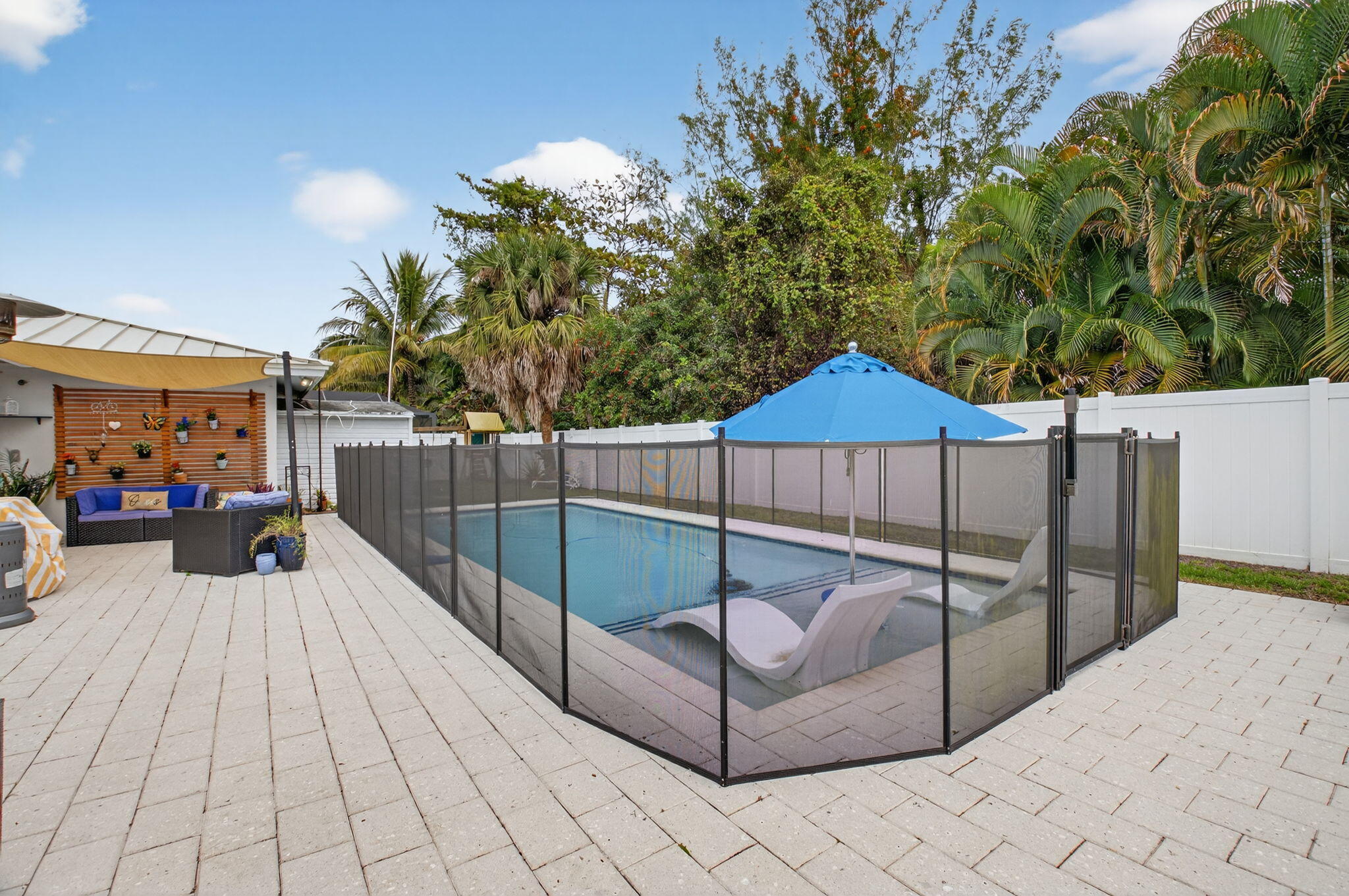 400 East Conference Drive Boca Raton, FL 33486 - Photo 35 of 41 a view of a backyard