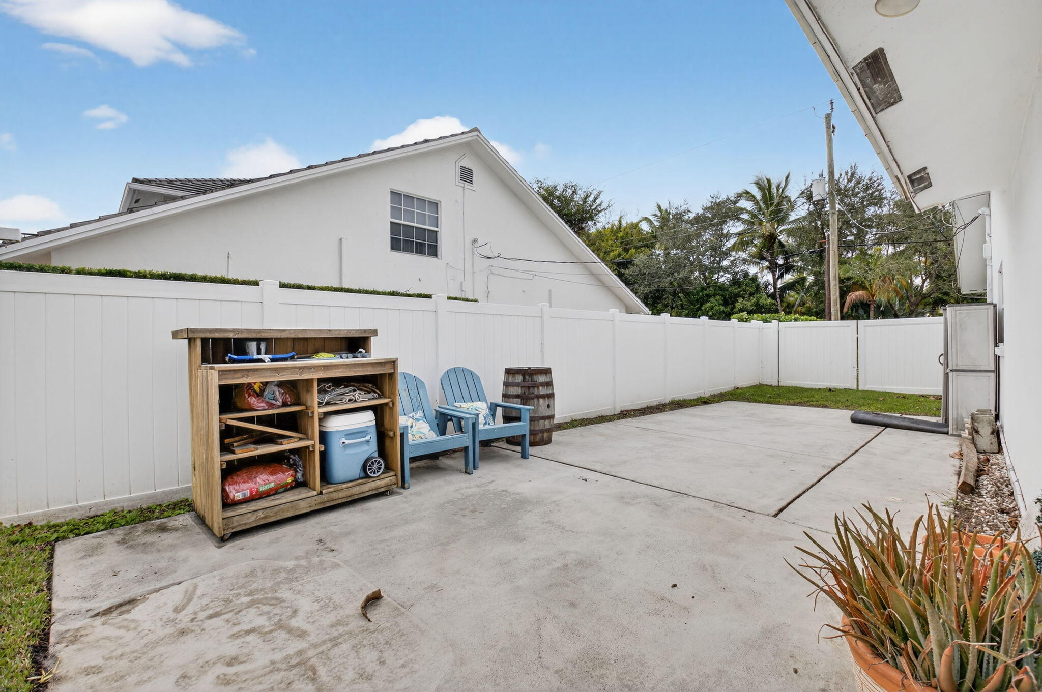 400 East Conference Drive Boca Raton, FL 33486 - Photo 36 of 41 a view of a garage