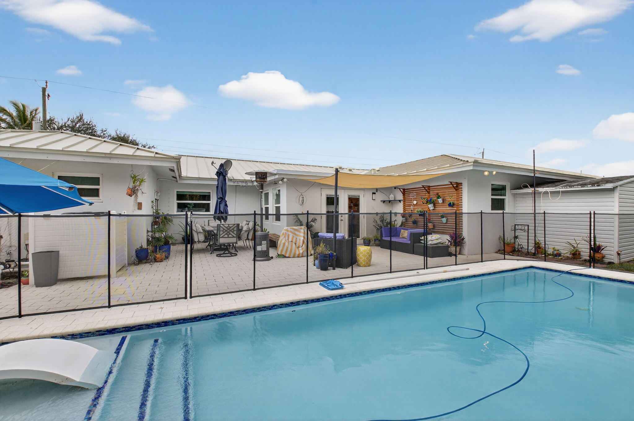 400 East Conference Drive Boca Raton, FL 33486 - Photo 38 of 41 a view of a living room and kitchen