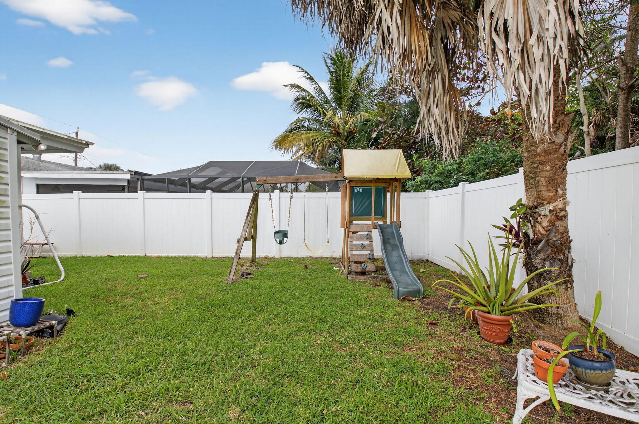 400 East Conference Drive Boca Raton, FL 33486 - Photo 41 of 41 a house with garden in front of it