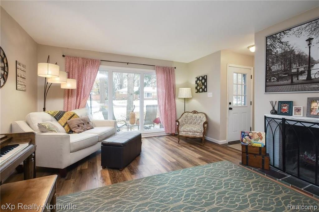 28471 Thorny Brae Road Farmington Hills, MI 48331 - Photo 17 of 27