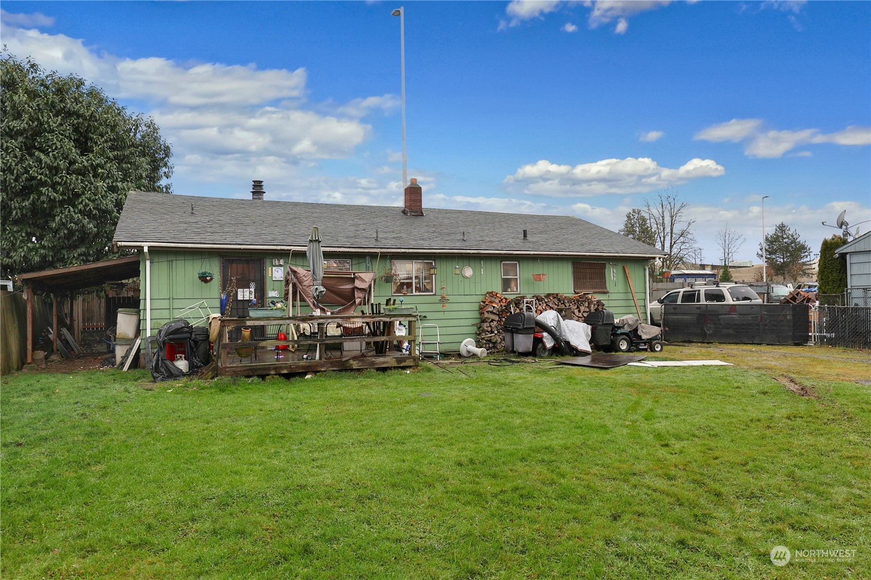 511 West James Street Kent, WA 98032 - Photo 1 of 8 a view of a house with yard and sitting area