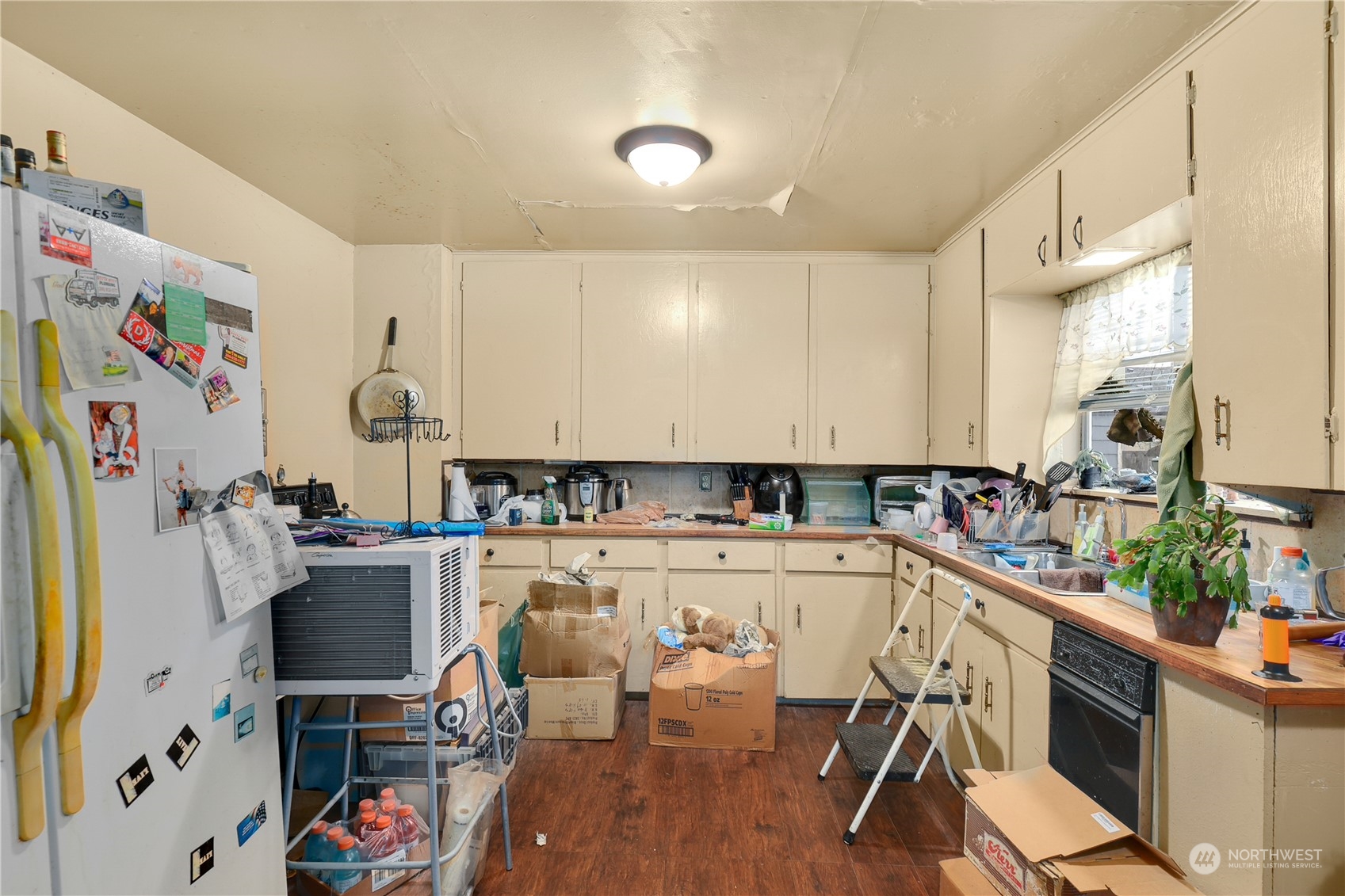 511 West James Street Kent, WA 98032 - Photo 3 of 8 a kitchen with stainless steel appliances a microwave a sink and a refrigerator